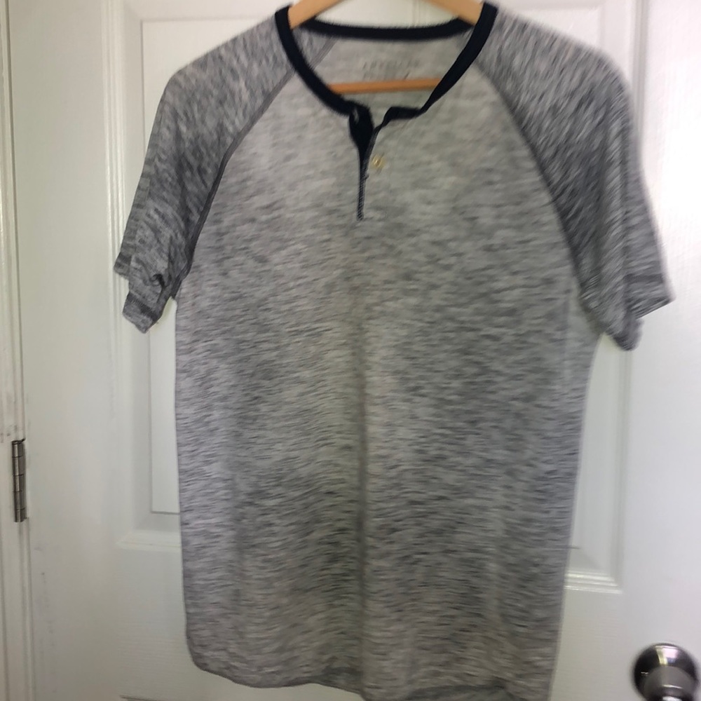 Boys Gray American Eagle sz M